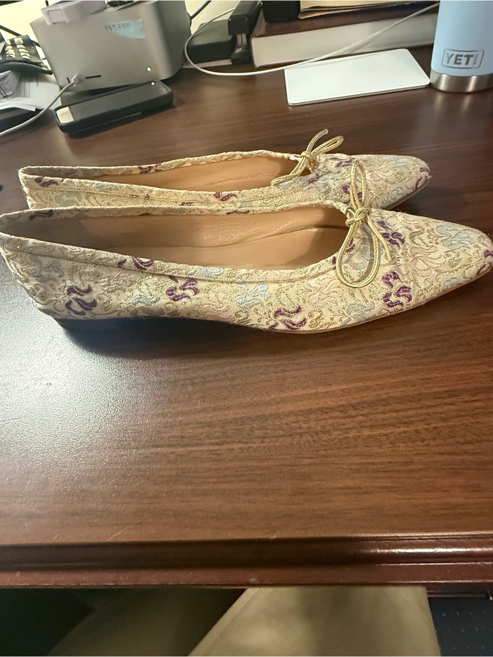 Manolo Blahnik Gold Brocade Pointed Toe Ballet Flats size EU 41.5 - Picture 5 of 7